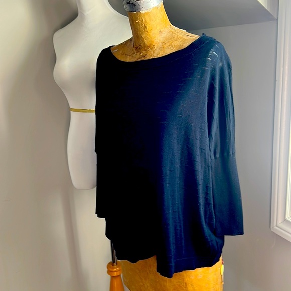 100% cotton light weight knit Zara sweater. Lightly worn.